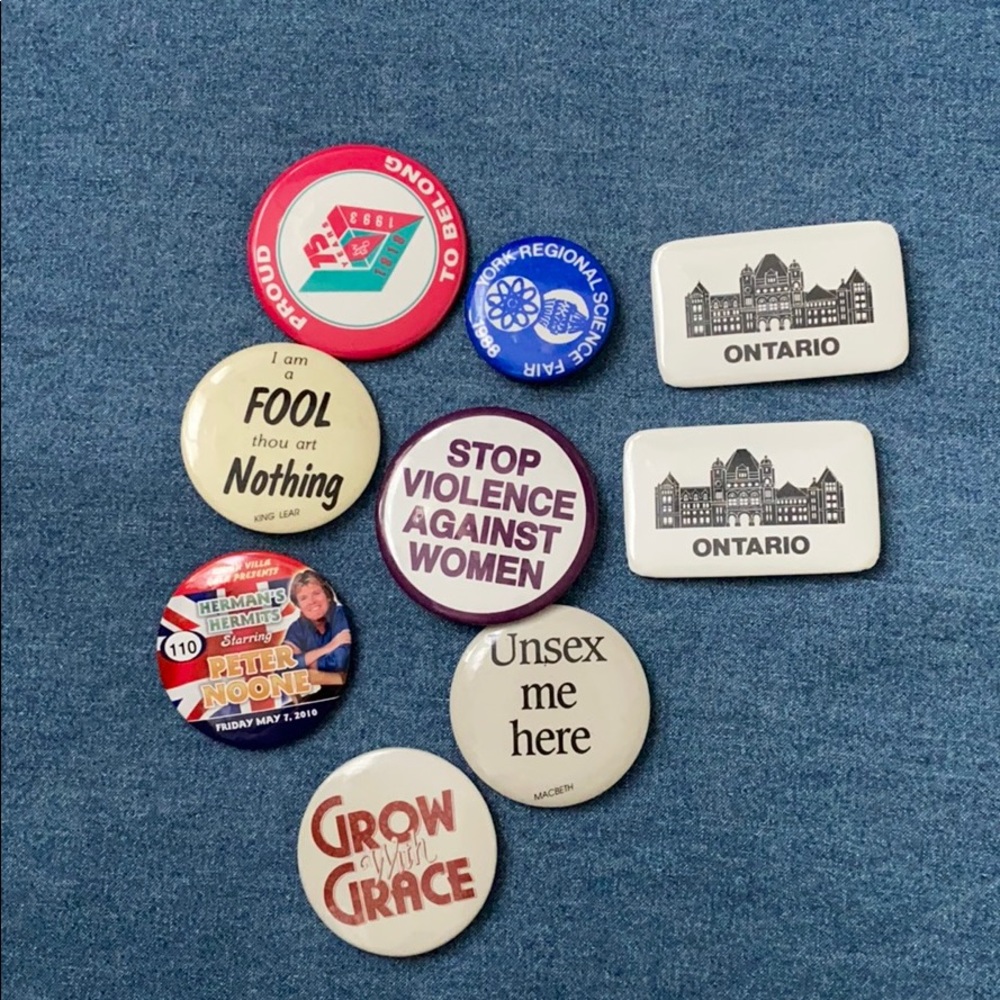 Vintage buttons/pins(set of 9)